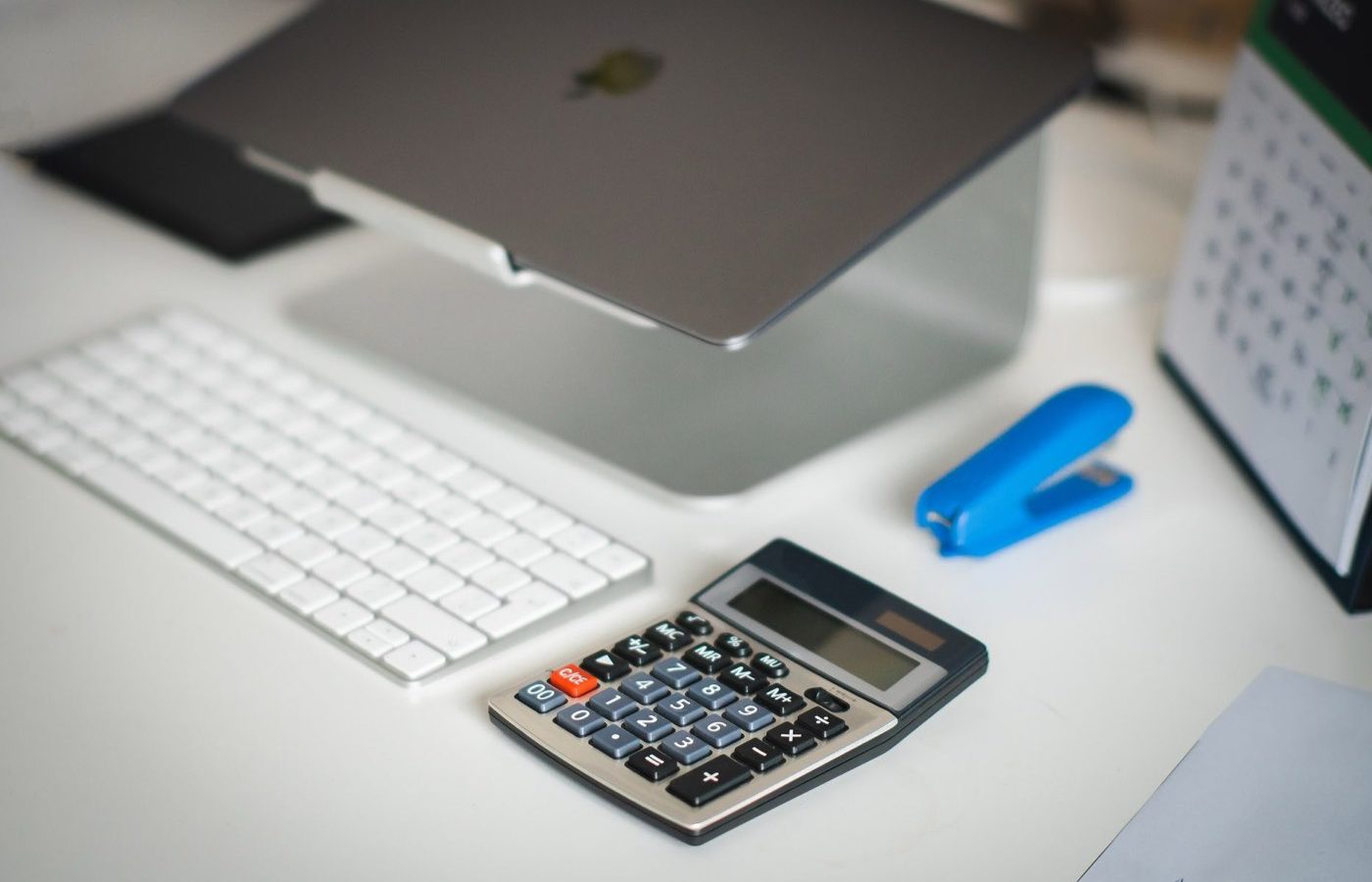 Micro-entreprise ou portage salarial : comparer les statuts