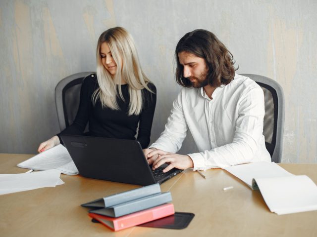 Devenir freelance en web design : guide pratique