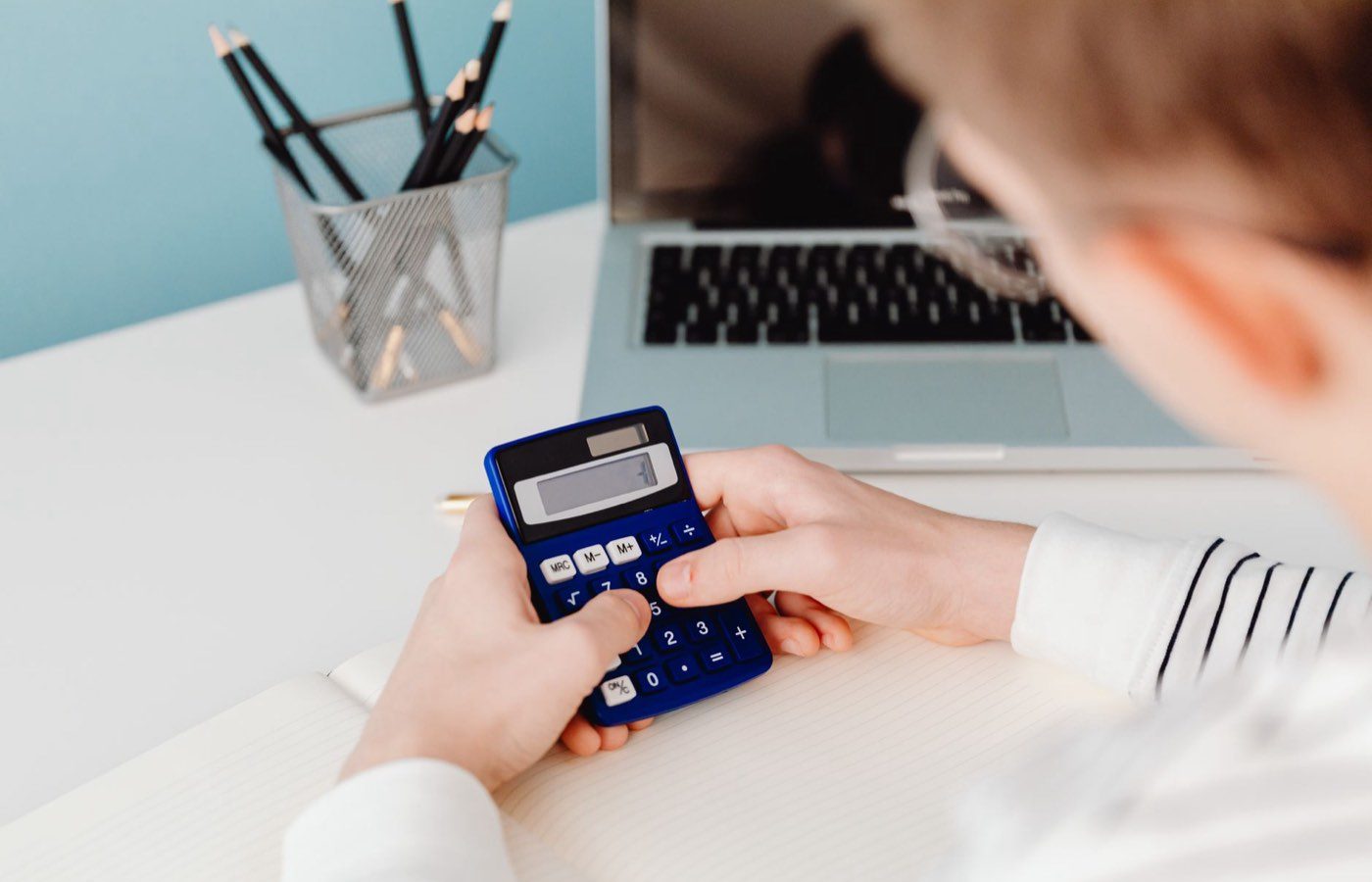 Statut juridique freelance : micro, EI, SASU/EURL ou portage