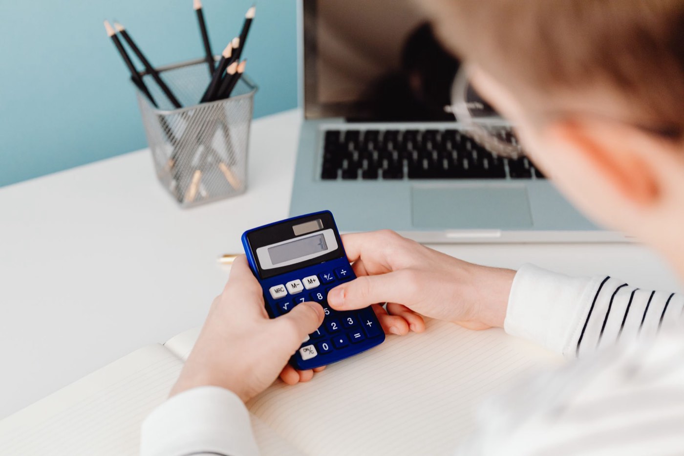 Statut juridique freelance : micro, EI, SASU/EURL ou portage